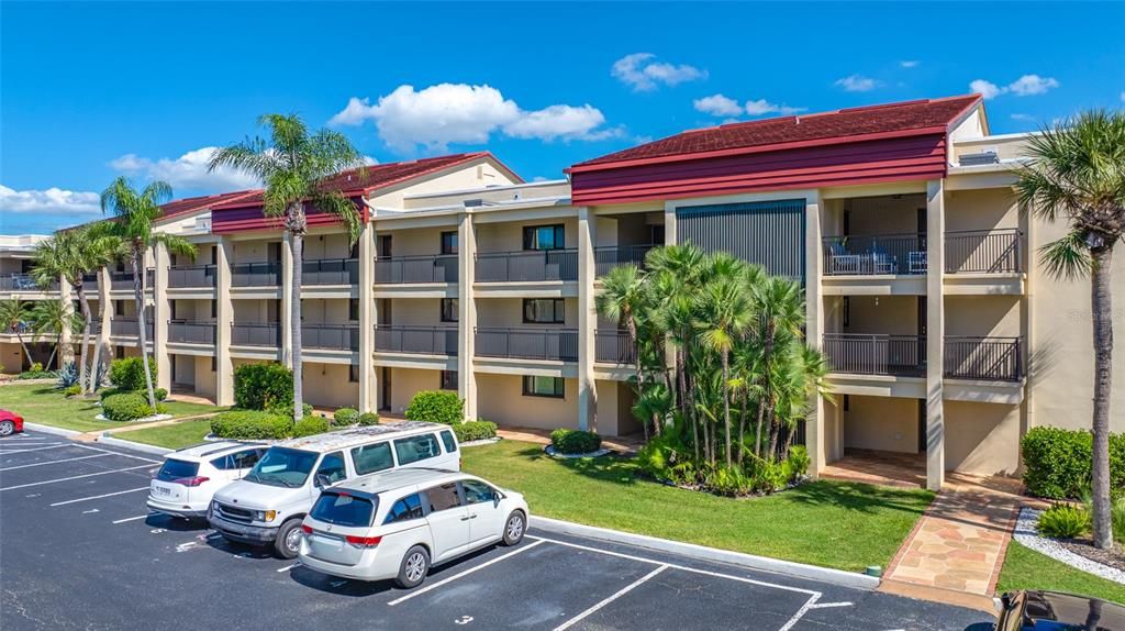 For Sale: $575,000 (2 beds, 2 baths, 1181 Square Feet)