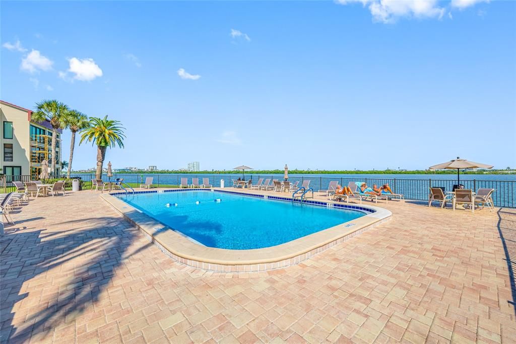 For Sale: $575,000 (2 beds, 2 baths, 1181 Square Feet)