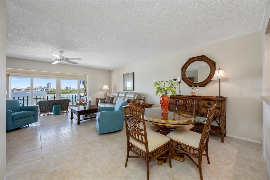 For Sale: $575,000 (2 beds, 2 baths, 1181 Square Feet)