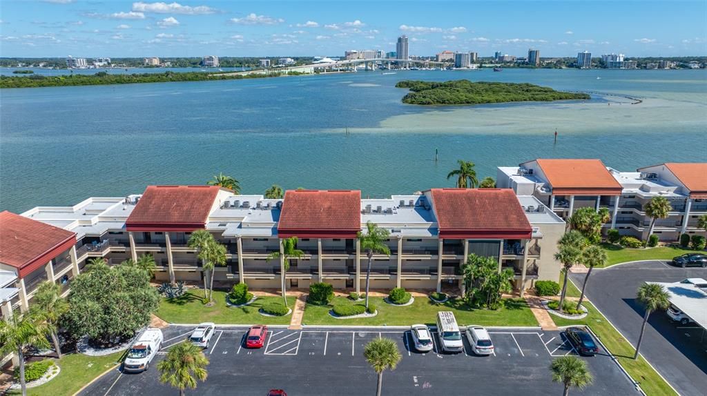 For Sale: $575,000 (2 beds, 2 baths, 1181 Square Feet)