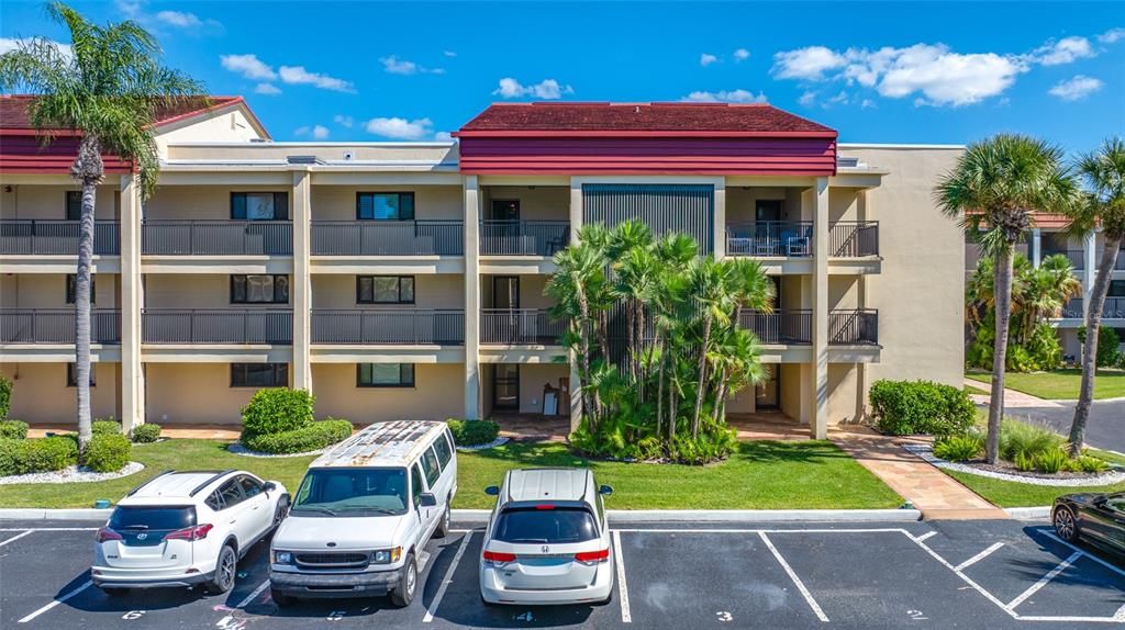 For Sale: $575,000 (2 beds, 2 baths, 1181 Square Feet)