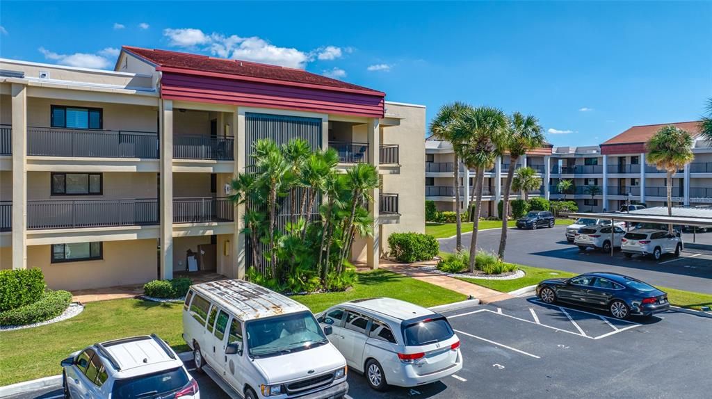 For Sale: $575,000 (2 beds, 2 baths, 1181 Square Feet)