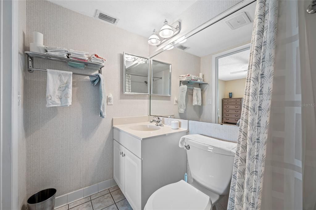 For Sale: $575,000 (2 beds, 2 baths, 1181 Square Feet)