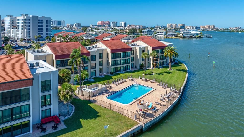 For Sale: $575,000 (2 beds, 2 baths, 1181 Square Feet)