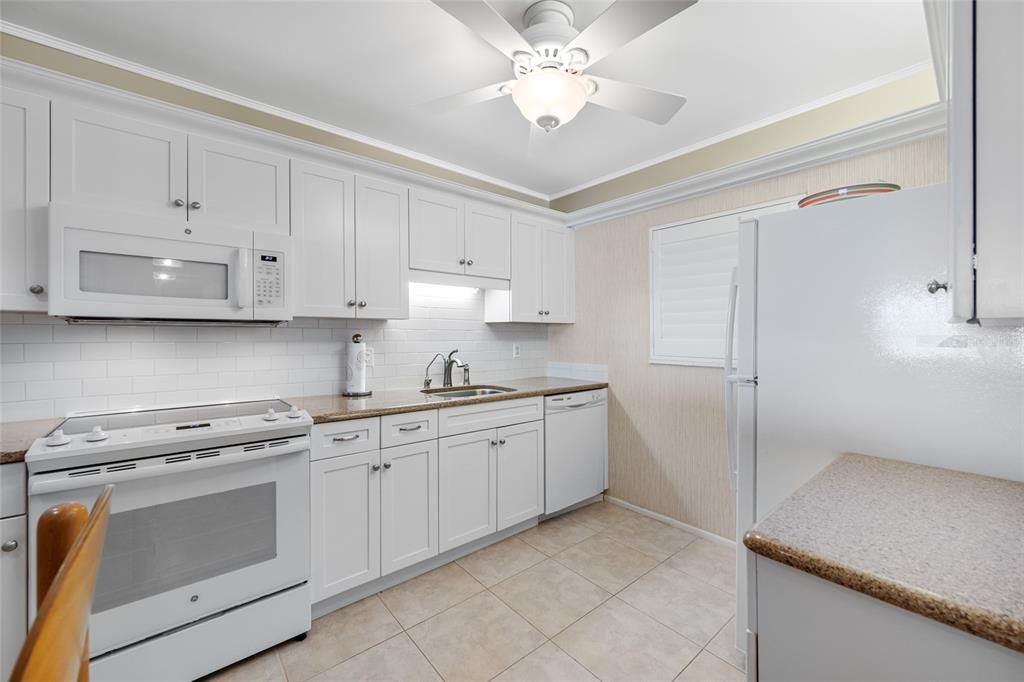 For Sale: $575,000 (2 beds, 2 baths, 1181 Square Feet)