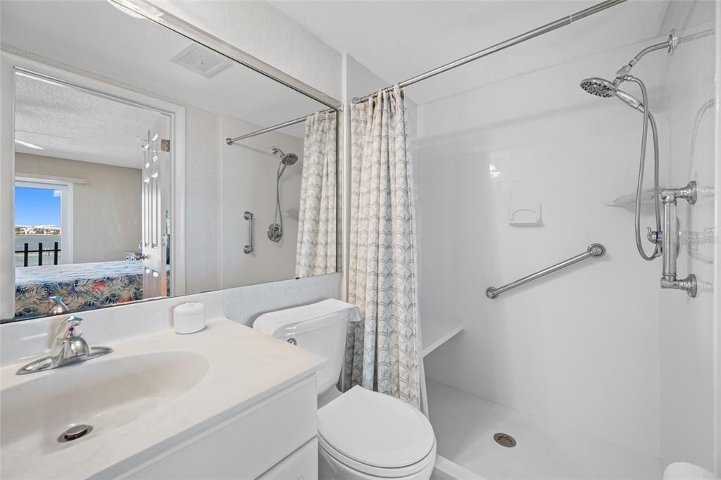 For Sale: $575,000 (2 beds, 2 baths, 1181 Square Feet)