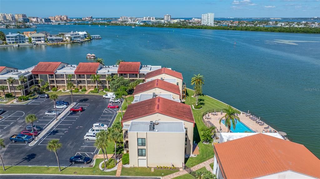 For Sale: $575,000 (2 beds, 2 baths, 1181 Square Feet)