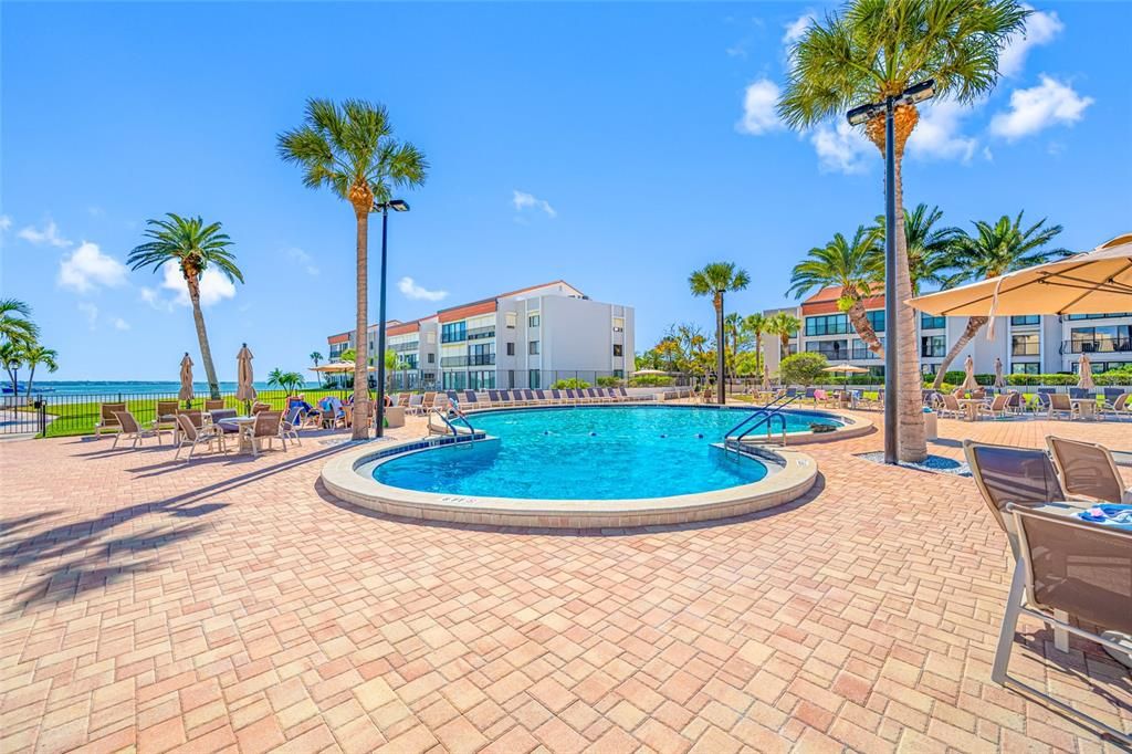 For Sale: $575,000 (2 beds, 2 baths, 1181 Square Feet)