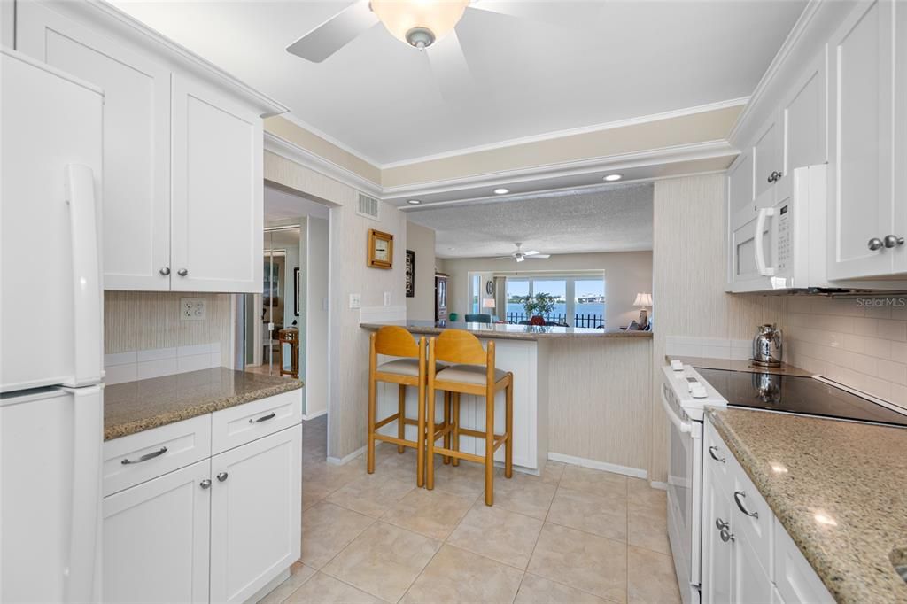 For Sale: $575,000 (2 beds, 2 baths, 1181 Square Feet)