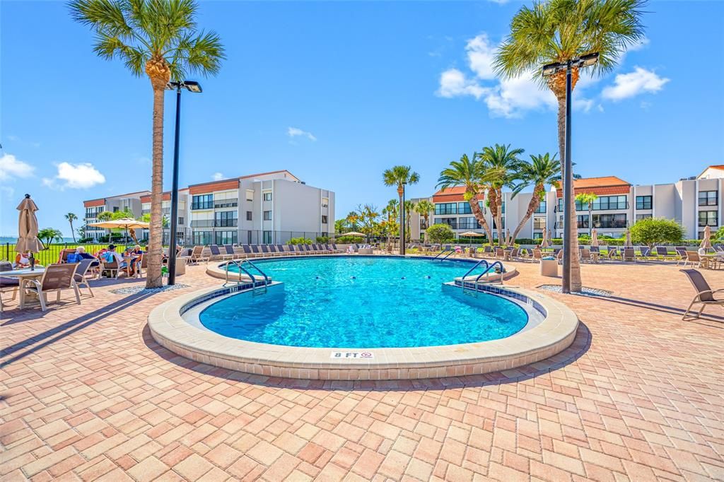 For Sale: $575,000 (2 beds, 2 baths, 1181 Square Feet)