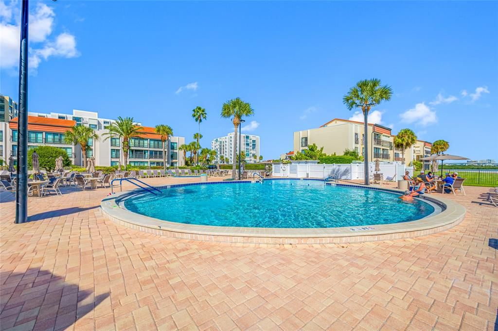 For Sale: $575,000 (2 beds, 2 baths, 1181 Square Feet)