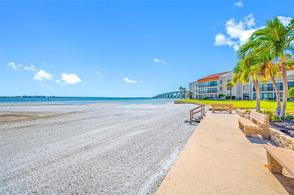 For Sale: $575,000 (2 beds, 2 baths, 1181 Square Feet)