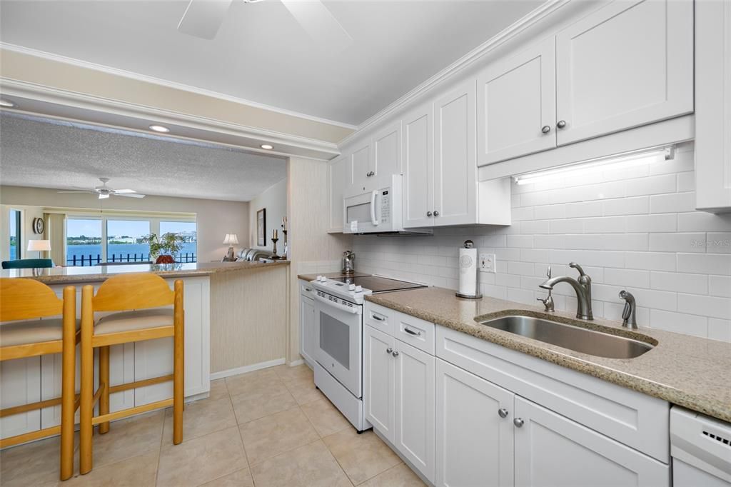 For Sale: $575,000 (2 beds, 2 baths, 1181 Square Feet)