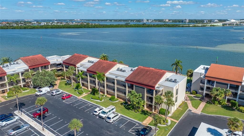 For Sale: $575,000 (2 beds, 2 baths, 1181 Square Feet)