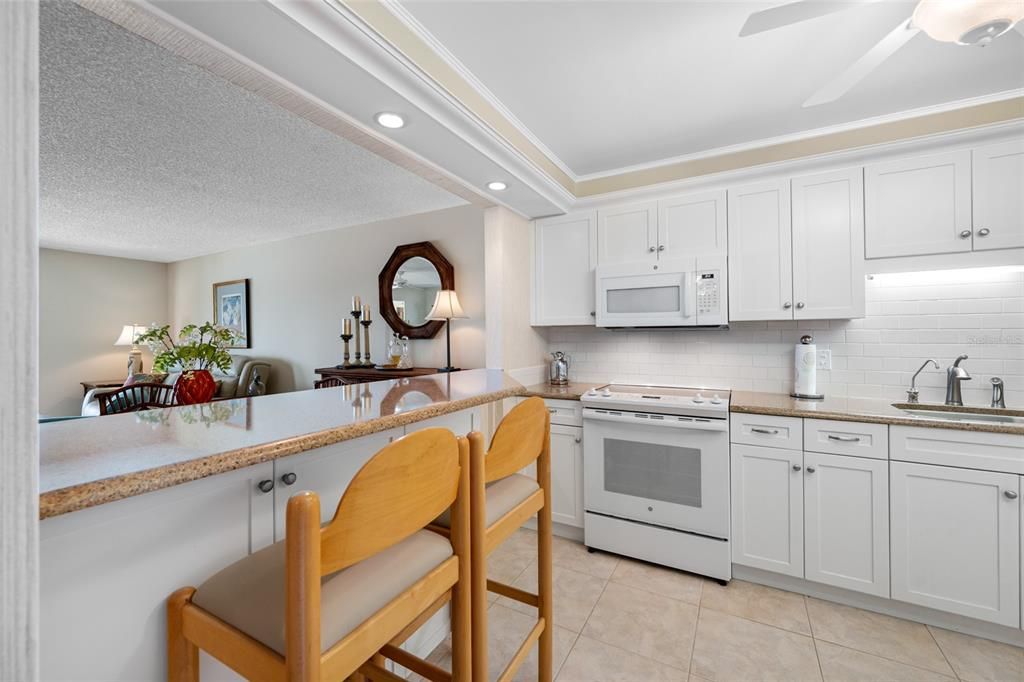 For Sale: $575,000 (2 beds, 2 baths, 1181 Square Feet)