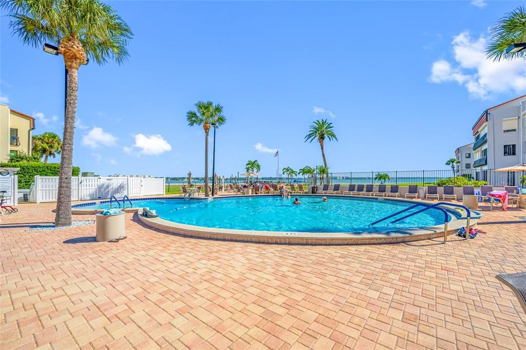 For Sale: $575,000 (2 beds, 2 baths, 1181 Square Feet)