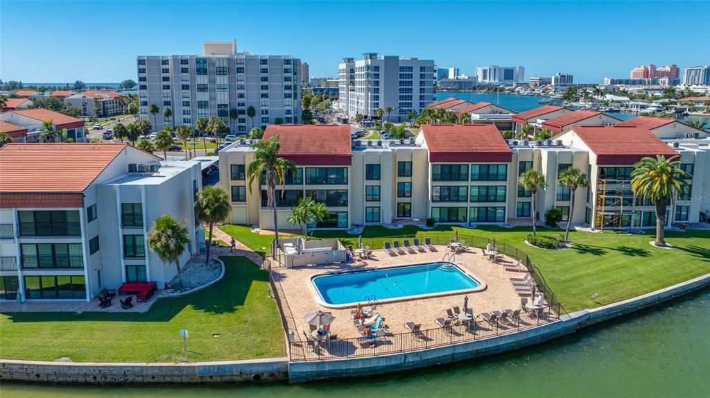 For Sale: $575,000 (2 beds, 2 baths, 1181 Square Feet)