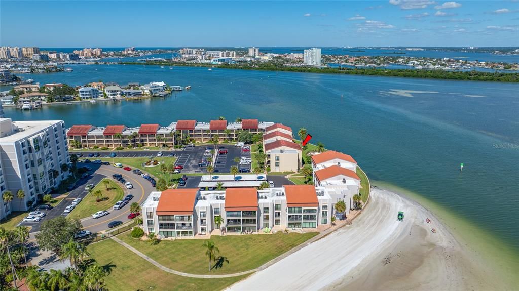 For Sale: $575,000 (2 beds, 2 baths, 1181 Square Feet)