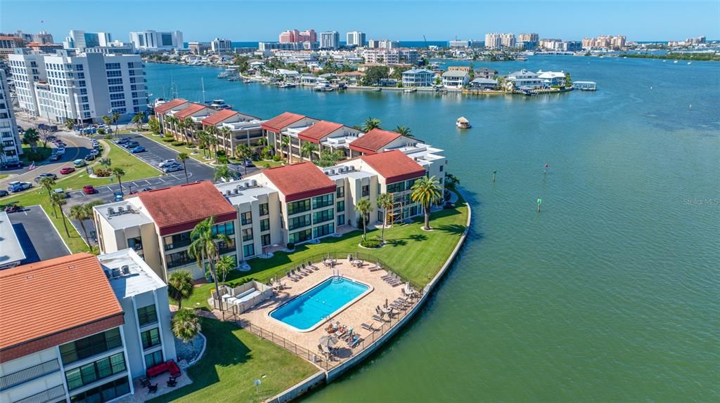 For Sale: $575,000 (2 beds, 2 baths, 1181 Square Feet)