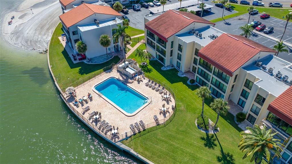 For Sale: $575,000 (2 beds, 2 baths, 1181 Square Feet)