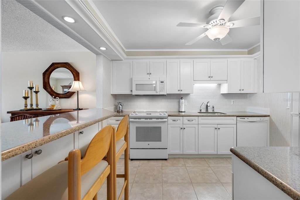 For Sale: $575,000 (2 beds, 2 baths, 1181 Square Feet)