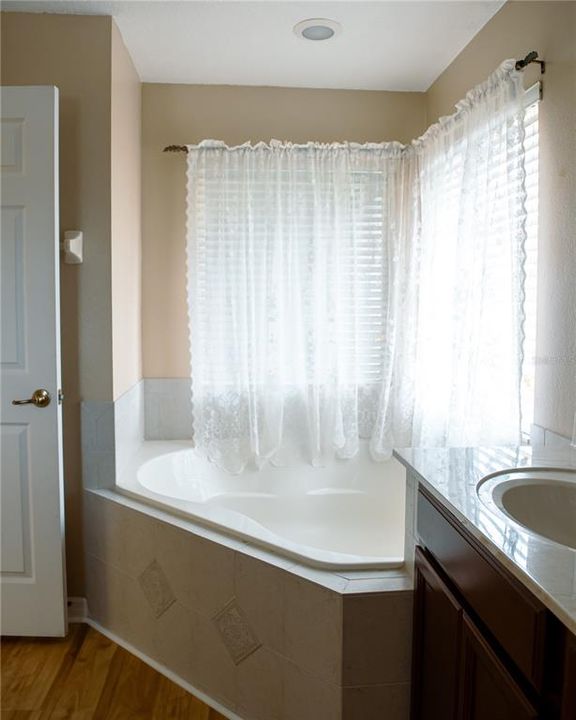 For Sale: $425,000 (3 beds, 3 baths, 2173 Square Feet)