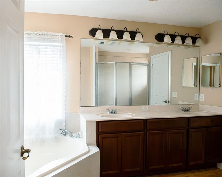 For Sale: $425,000 (3 beds, 3 baths, 2173 Square Feet)