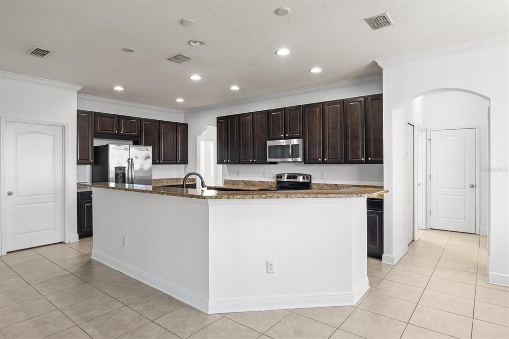 待售: $535,000 (4 贝兹, 3 浴室, 2768 平方英尺)