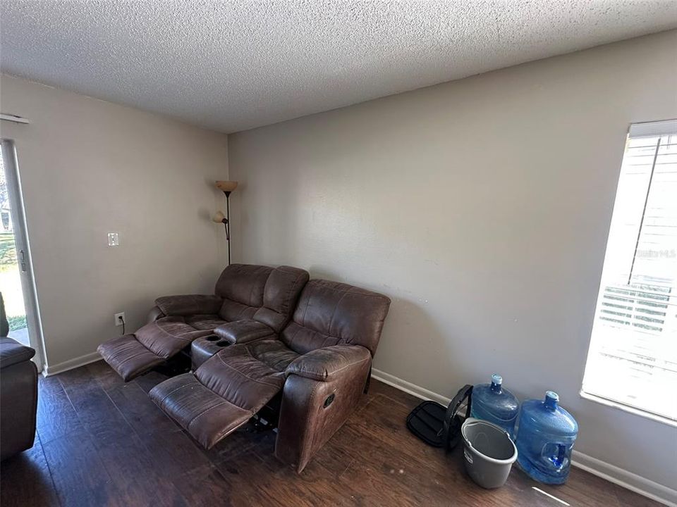 На продажу: $229,000 (3 спален, 2 ванн, 1368 Квадратных фут)