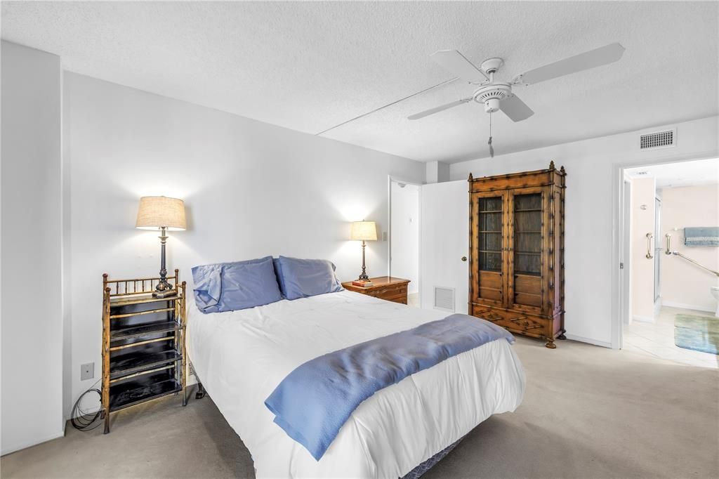 Active With Contract: $875,000 (2 beds, 2 baths, 1361 Square Feet)