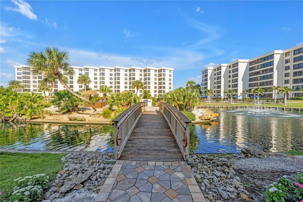 Active With Contract: $875,000 (2 beds, 2 baths, 1361 Square Feet)