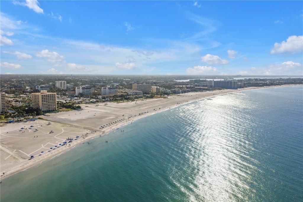 Active With Contract: $875,000 (2 beds, 2 baths, 1361 Square Feet)