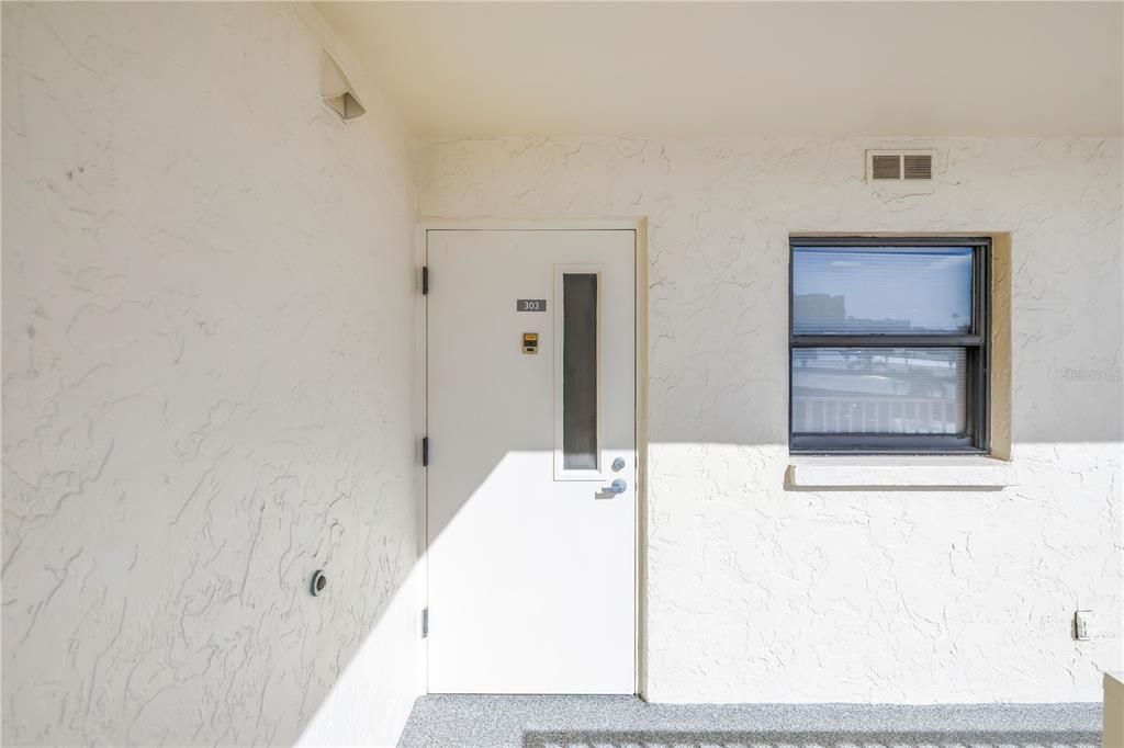 Active With Contract: $875,000 (2 beds, 2 baths, 1361 Square Feet)