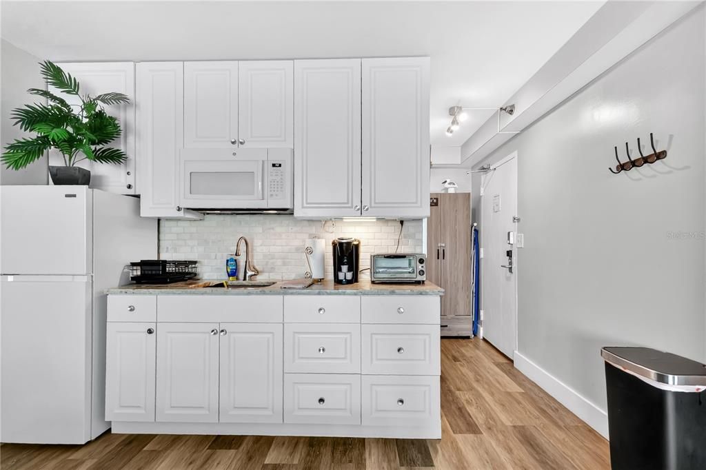 待售: $165,000 (1 贝兹, 1 浴室, 433 平方英尺)