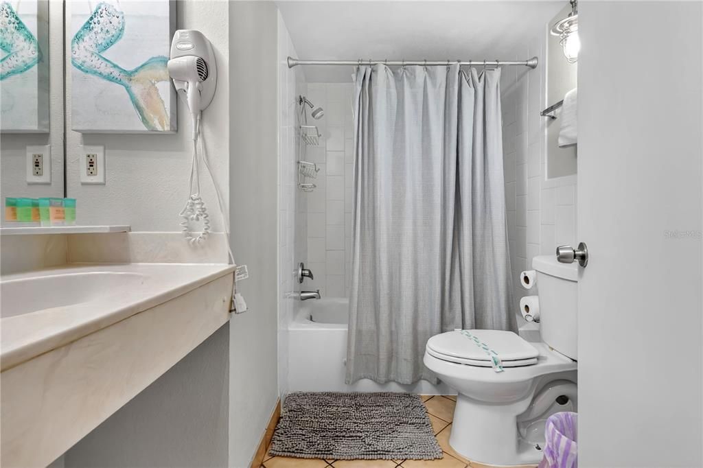 待售: $165,000 (1 贝兹, 1 浴室, 433 平方英尺)