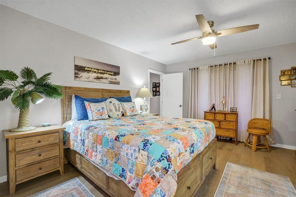 На продажу: $174,000 (2 спален, 2 ванн, 1280 Квадратных фут)