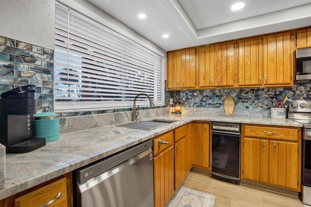 На продажу: $174,000 (2 спален, 2 ванн, 1280 Квадратных фут)