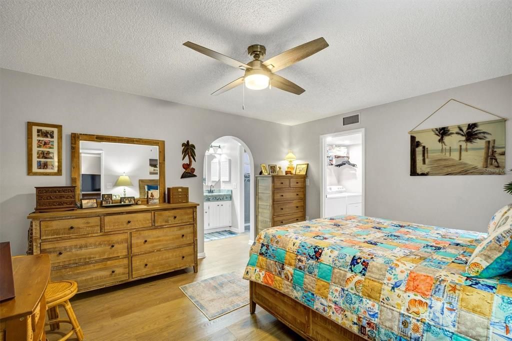 На продажу: $174,000 (2 спален, 2 ванн, 1280 Квадратных фут)