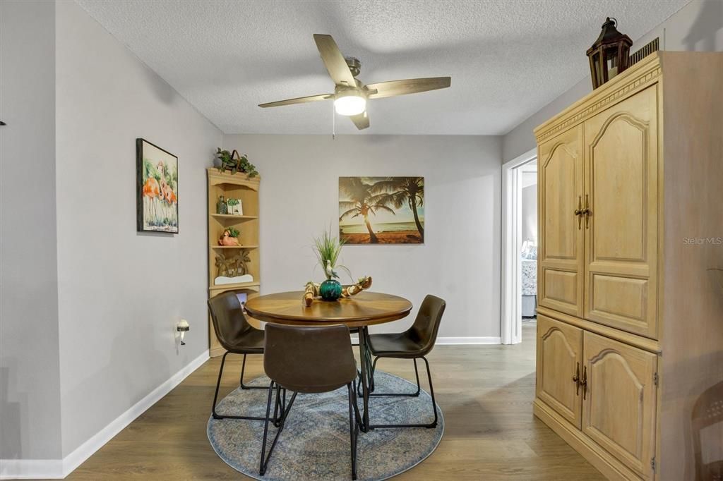 На продажу: $174,000 (2 спален, 2 ванн, 1280 Квадратных фут)