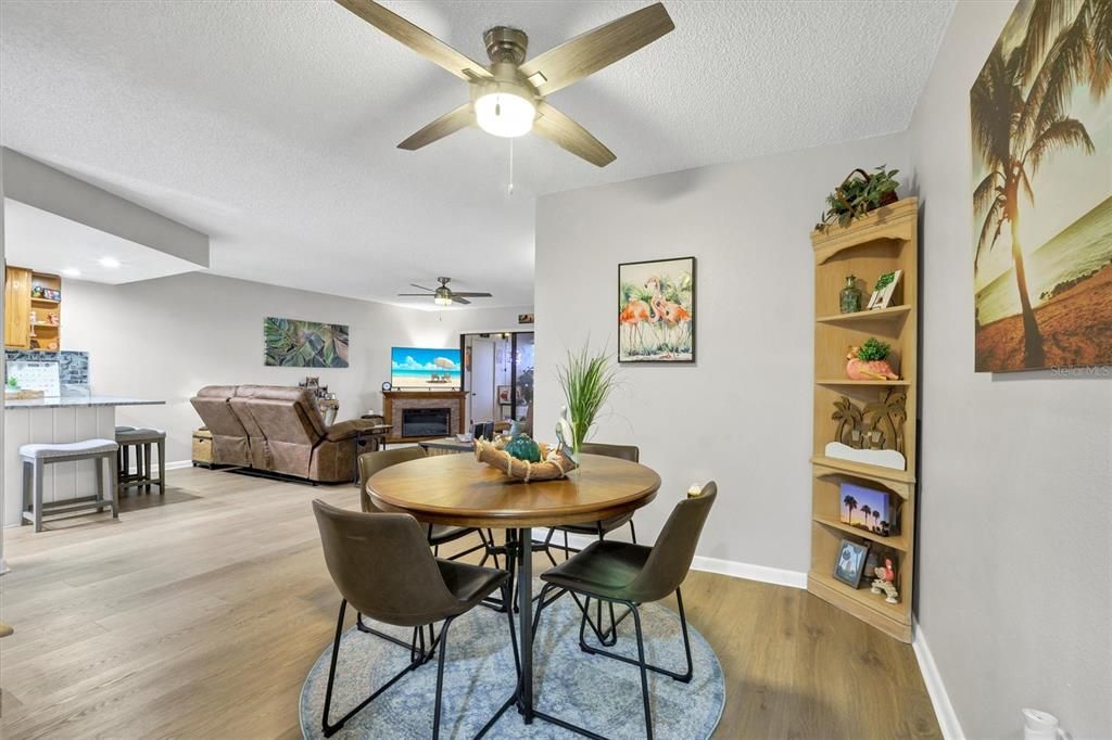 На продажу: $174,000 (2 спален, 2 ванн, 1280 Квадратных фут)