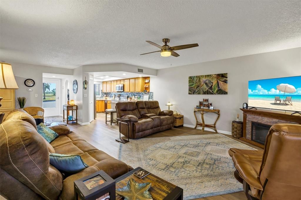 На продажу: $174,000 (2 спален, 2 ванн, 1280 Квадратных фут)