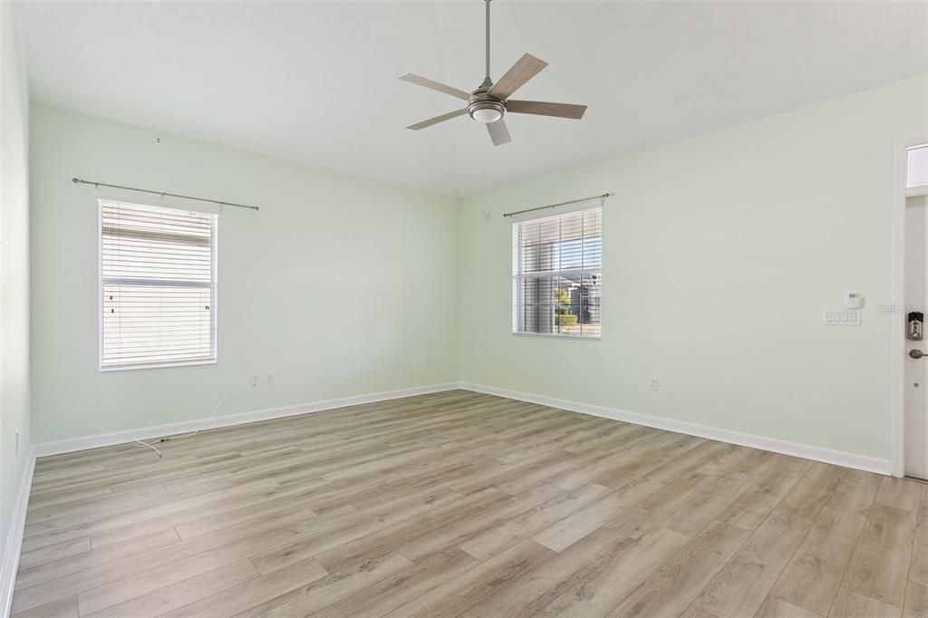 For Sale: $388,900 (4 beds, 3 baths, 2404 Square Feet)