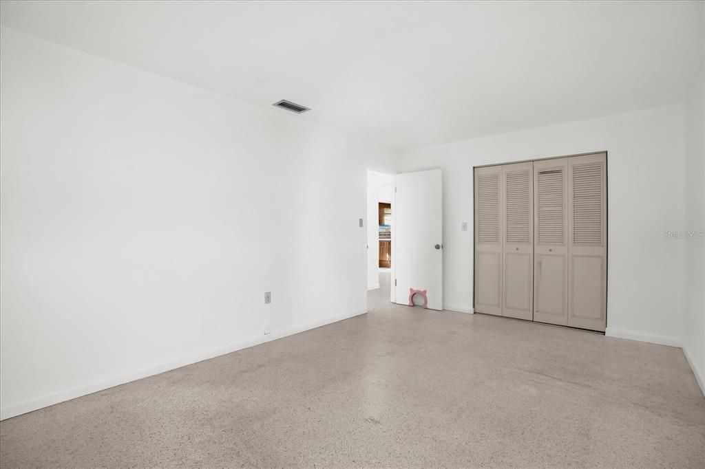 合同活跃: $219,000 (2 贝兹, 2 浴室, 1129 平方英尺)