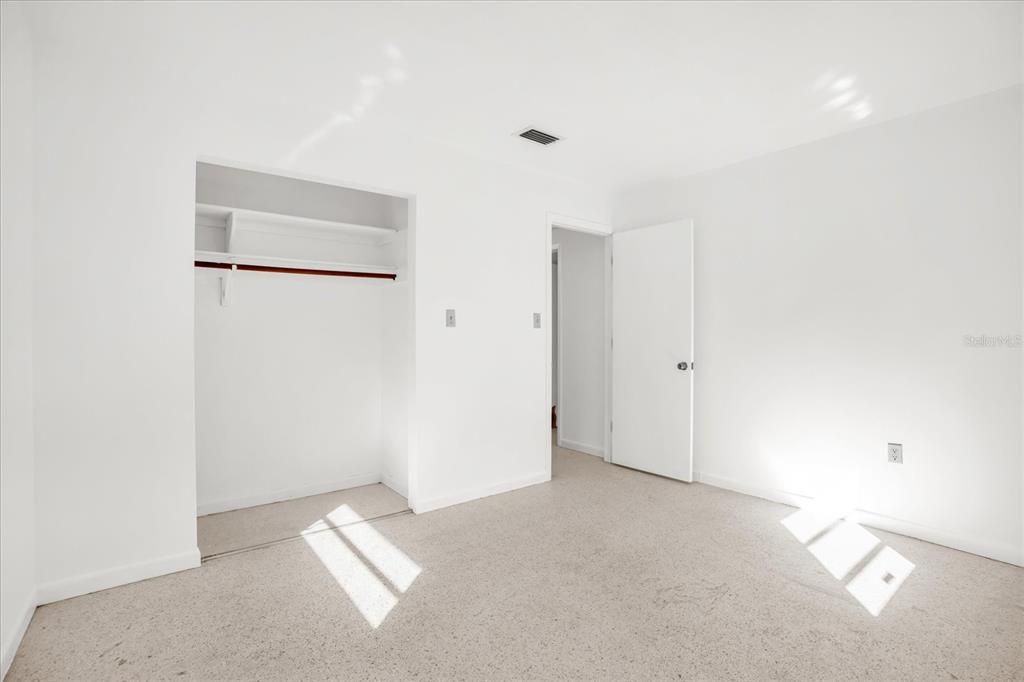 合同活跃: $219,000 (2 贝兹, 2 浴室, 1129 平方英尺)