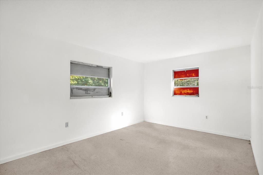 合同活跃: $219,000 (2 贝兹, 2 浴室, 1129 平方英尺)