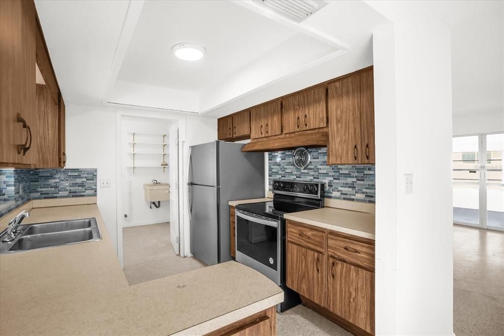 合同活跃: $219,000 (2 贝兹, 2 浴室, 1129 平方英尺)