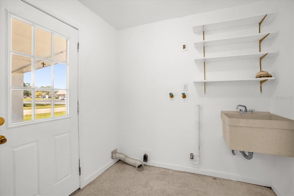 合同活跃: $219,000 (2 贝兹, 2 浴室, 1129 平方英尺)