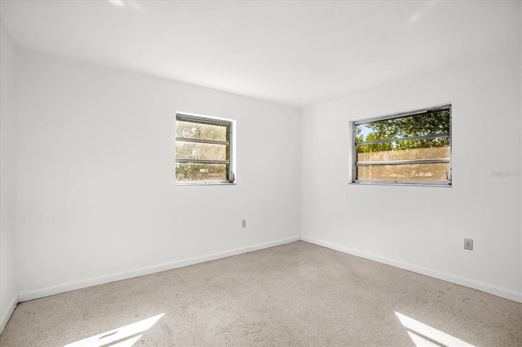 合同活跃: $219,000 (2 贝兹, 2 浴室, 1129 平方英尺)