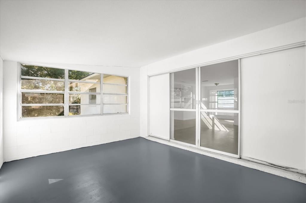 合同活跃: $219,000 (2 贝兹, 2 浴室, 1129 平方英尺)