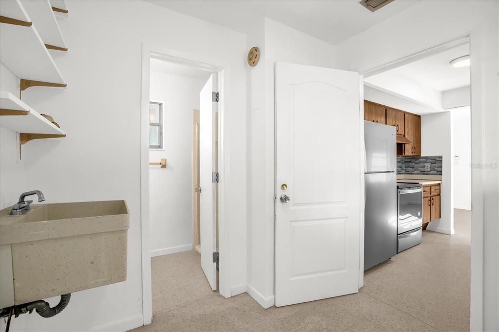 合同活跃: $219,000 (2 贝兹, 2 浴室, 1129 平方英尺)